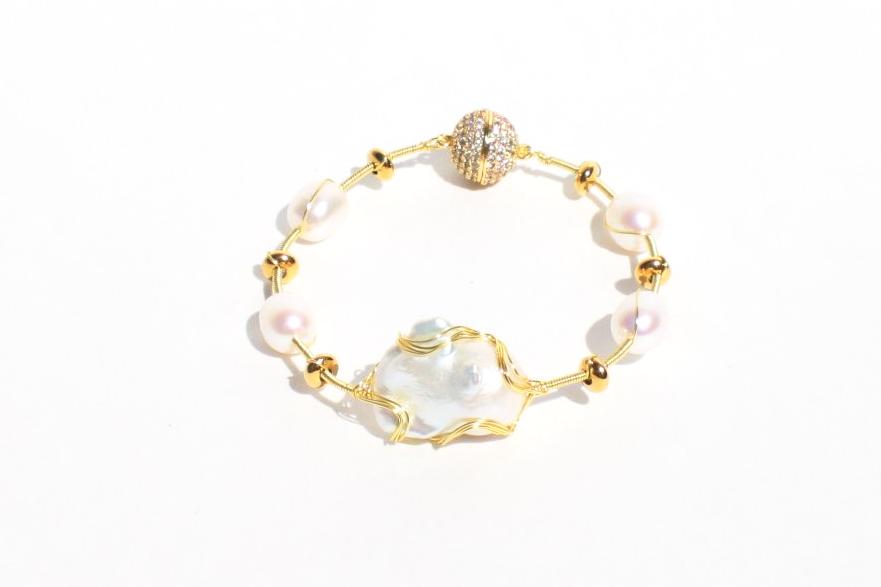 Oversized Pearl Bracelet